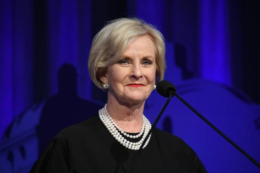 Cindy McCain annonce son départ du PAM pour raisons de santé