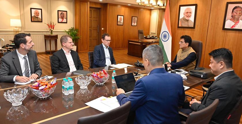 पीयूष गोयल ने ज्यूरिख एयरपोर्ट इंटरनेशनल के एमडी से मुलाकात की और नोएडा अंतरराष्ट्रीय हवाई अड्डे में भविष्य के निवेश पर चर्चा की।