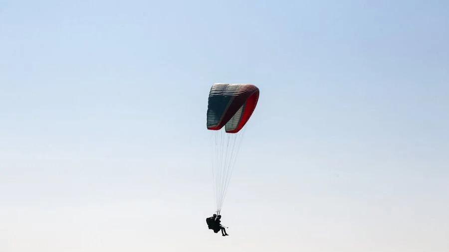 Sebta : une tentative de passage par parapente avortée, les autorités renforcent la vigilance