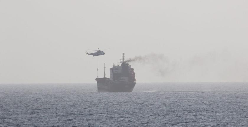 Tension en mer : l’Iran interdit de fait le passage des navires dans le détroit d’Hormuz