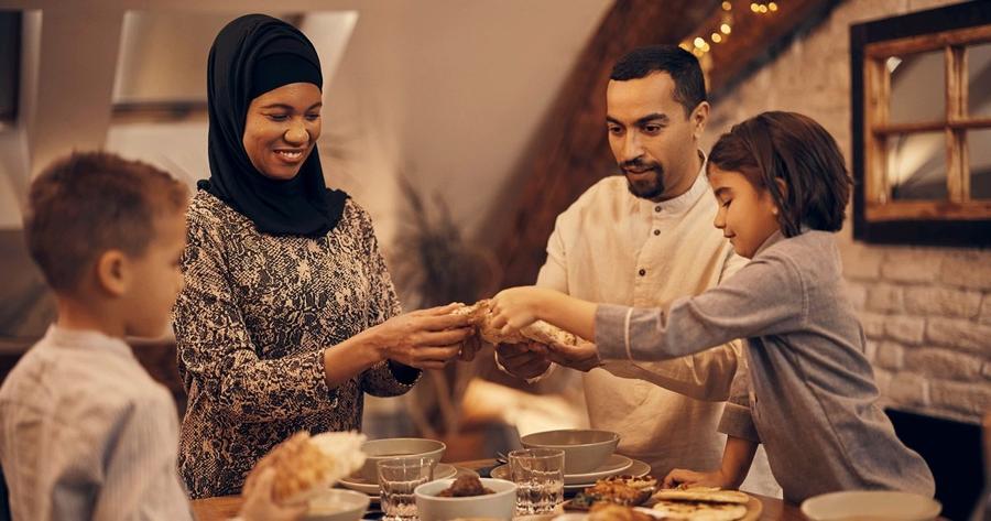 L’impact du Ramadan sur la vie quotidienne : travail, études et famille