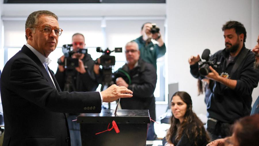 Portugal heads to presidential runoff with socialist favored