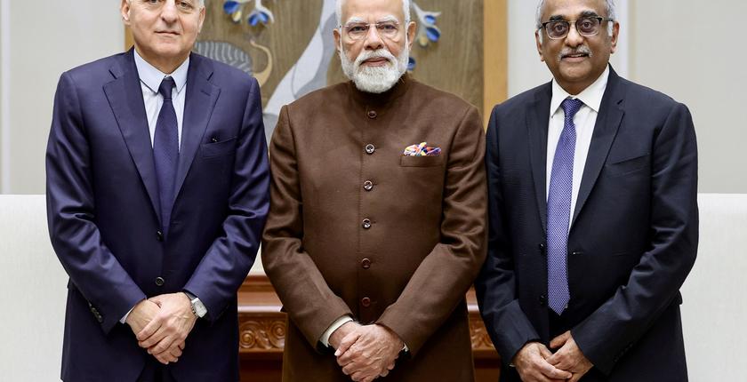 रोल्स-रॉयस भारत में अपना निवेश बढ़ाने की योजना बना रही है; इससे 10,000 नौकरियों के सृजन और आपूर्ति श्रृंखला के विस्तार की संभावना है।
