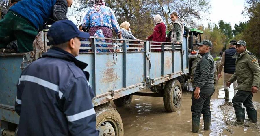 Floods hit Ksar El Kebir: army and rescue teams evacuate residents