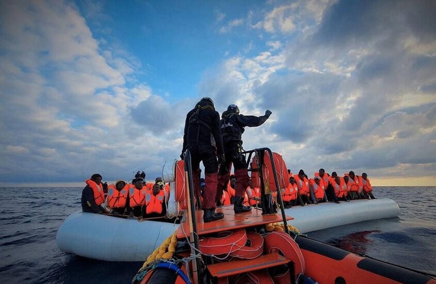 Italia: 220 migranti salvati dopo essere salpati dalla Libia