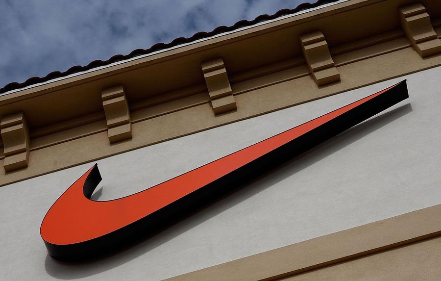 États-Unis : Nike confronté à des accusations de discrimination dans sa politique d’emploi
