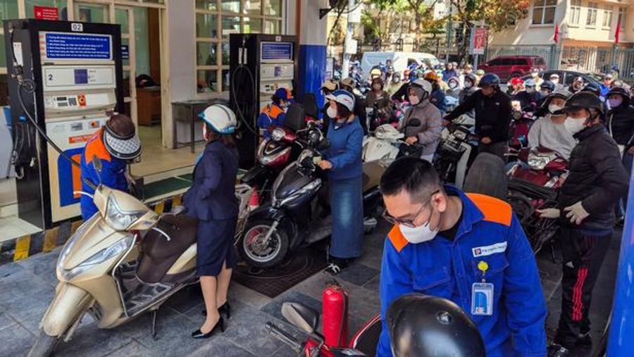 Fuel prices surge in Vietnam amid supply fears linked to Middle East conflict
