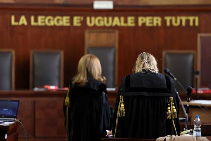 Italians begin voting in crucial referendum on judicial reform