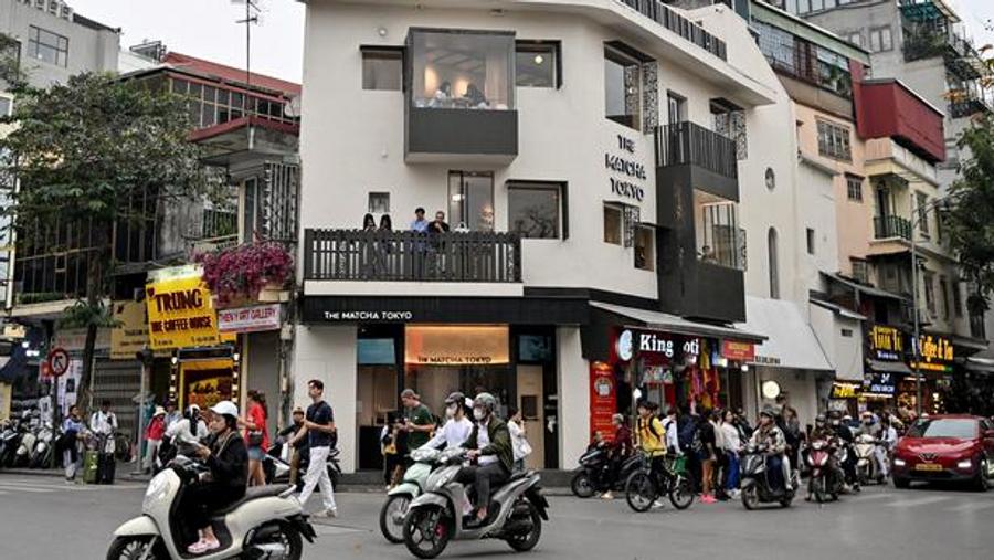 Vietnam cuts fuel prices after suspending environmental tax