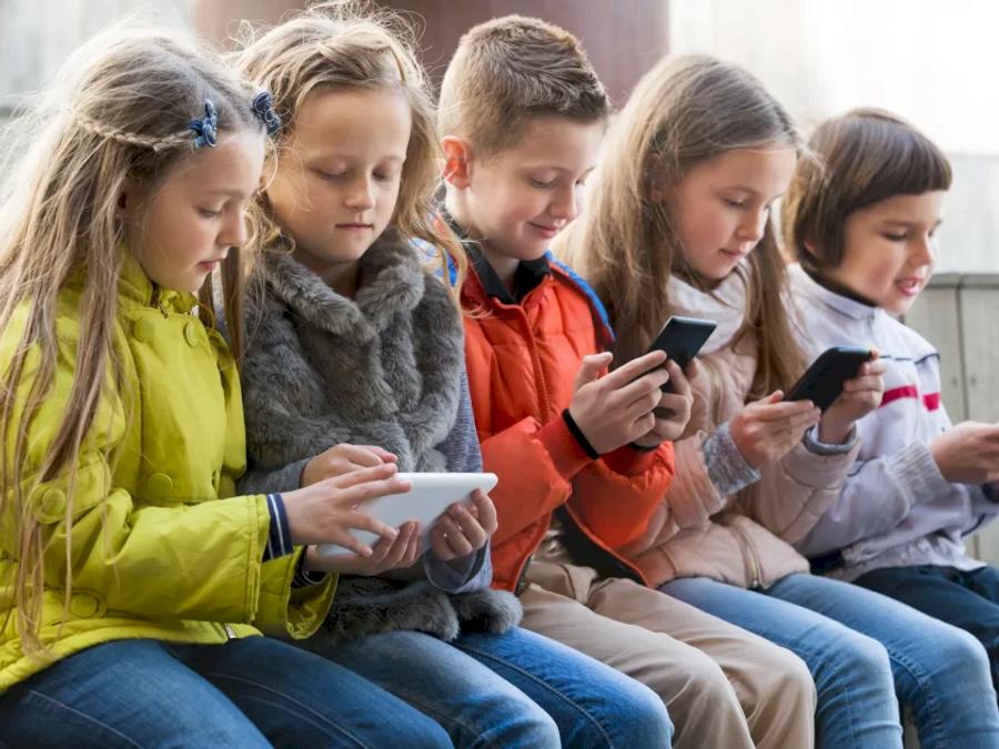 Indonésie : les moins de 16 ans bannis des réseaux sociaux