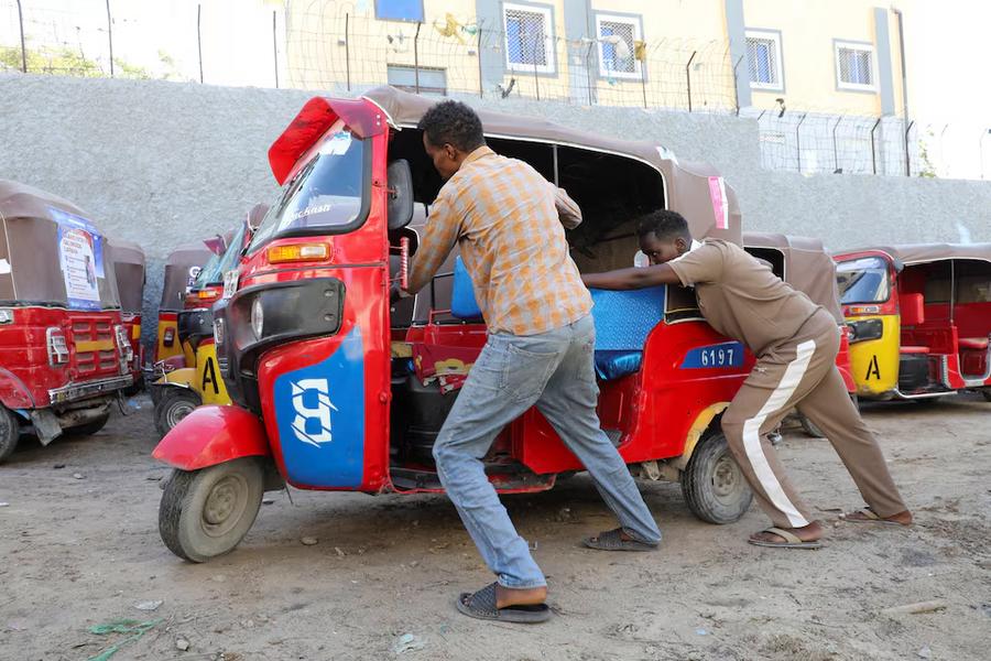 Fuel price surge forces Somali Tuk-Tuk drivers off the roads