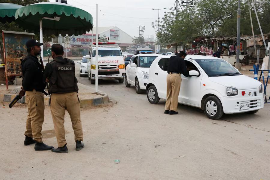 Pakistan and Afghanistan exchange fire as Islamabad prepares to host US-Iran talks
