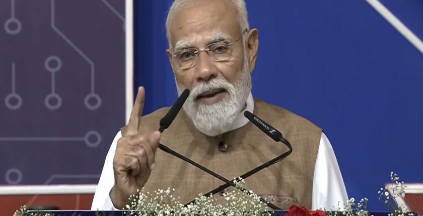 गुजरात के सानंद और सिलिकॉन वैली के बीच एक नया पुल बन गया है: प्रधानमंत्री मोदी का अनुमान है कि भारत का सेमीकंडक्टर बाजार 100 अरब डॉलर से अधिक हो जाएगा।