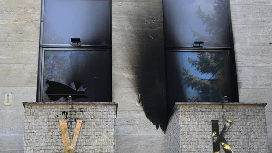 Suspect arrested after Molotov cocktail attack on Russian center in Prague