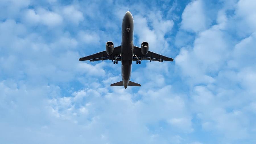 Transport aérien : la hausse du carburant liée aux tensions au Moyen-Orient renchérit les billets d’avion