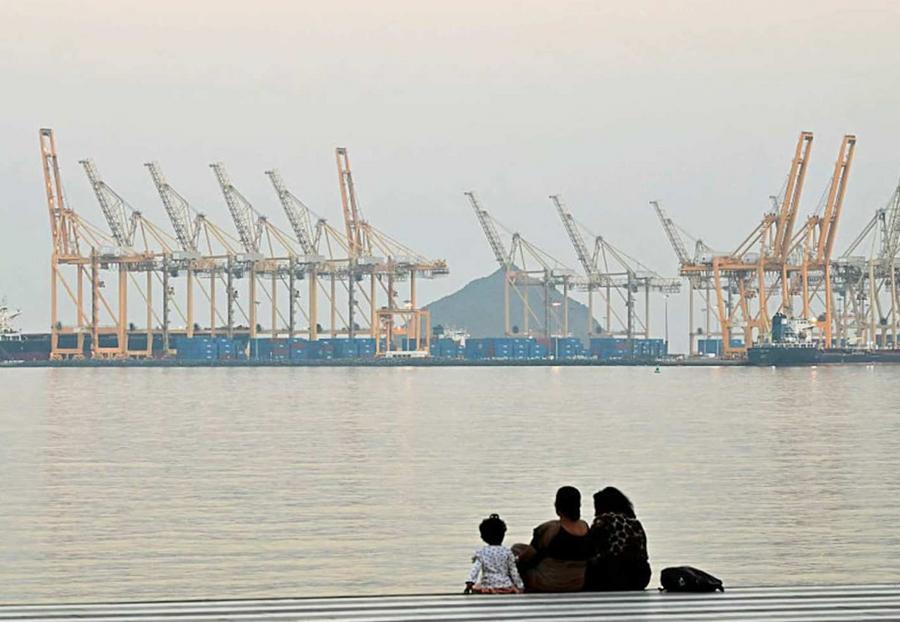 Oil prices top 100 dollars after drone strike on Fujairah port