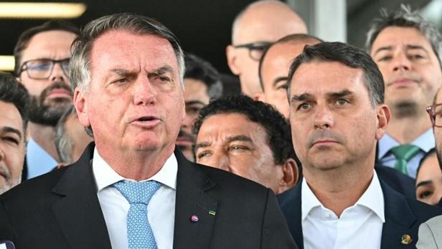 El expresidente brasileño Jair Bolsonaro hospitalizado tras sentirse mal en prisión