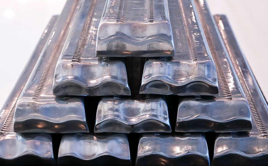 Aluminum hits four year high as Gulf war disrupts global supply