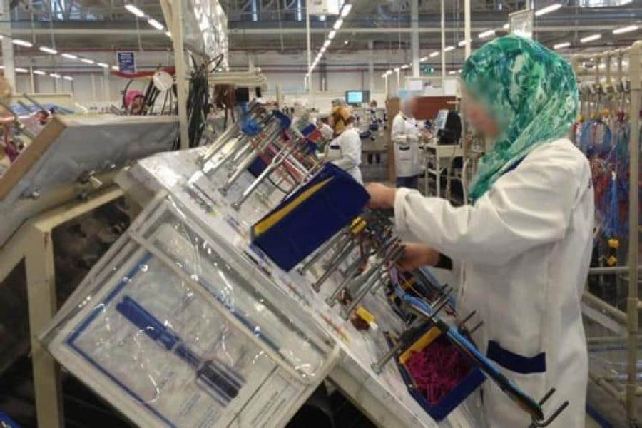 مطالب برلمانية بتحسين أجور عمال شركات الكابلاج