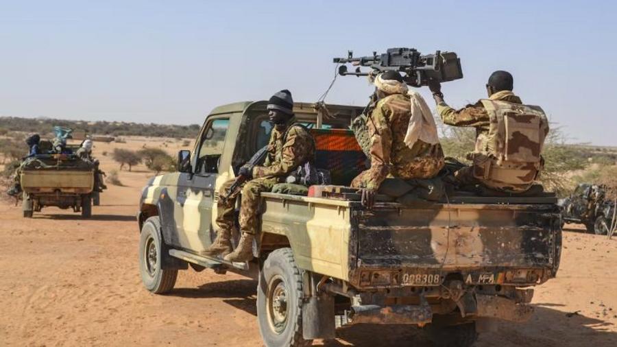 Nouvelle série d’attaques au Mali : plusieurs sites militaires pris pour cible