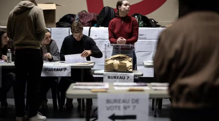Élection présidentielle en France : le calendrier électoral au centre des critiques