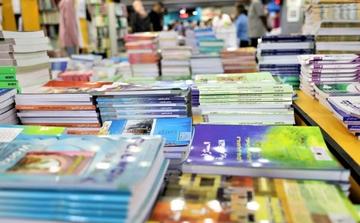 وزارة التعليم تمنع المدارس الخاصة من بيع الكتب المدرسية