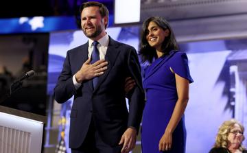 JD Vance 在世界杯决赛后迎来了第四个孩子