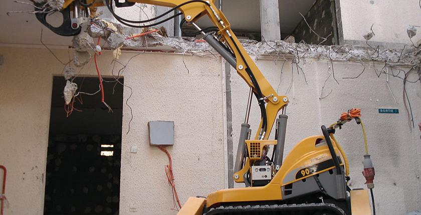 Morocco upgrades Civil Protection with advanced demolition robots for disaster response