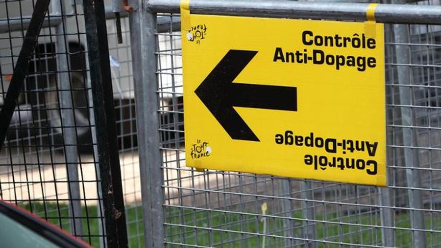 Lance Armstrong criticizes overnight anti-doping tests during Tour de France