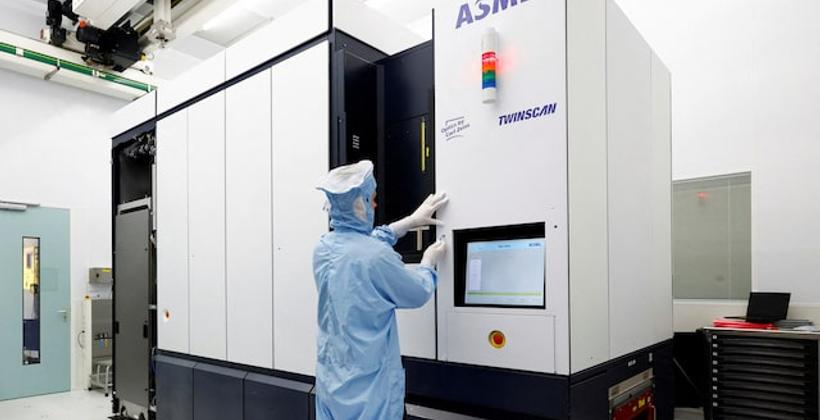 ASML planeja bônus de retenção de €20.000 para garantir força de trabalho até 2030