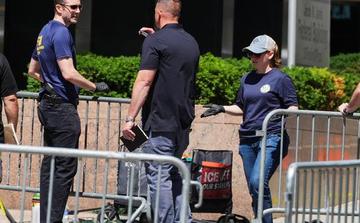 Man gearresteerd na vermoedelijke brandstichting buiten overheidsgebouw in New York