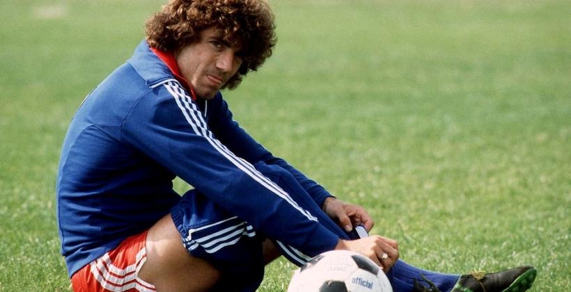 Morre aos 75 anos Kevin Keegan, lenda do futebol inglês, após batalha contra o câncer