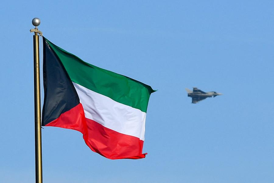 الكويت تتصدى لهجمات إيرانية بالمسيرات