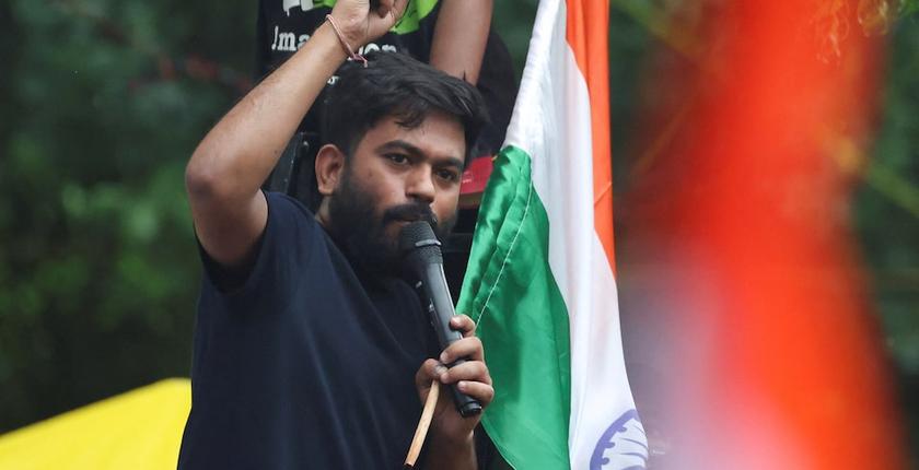 El movimiento 'cucaracha' liderado por jóvenes de India afirma que su fundador fue detenido durante las protestas educativas