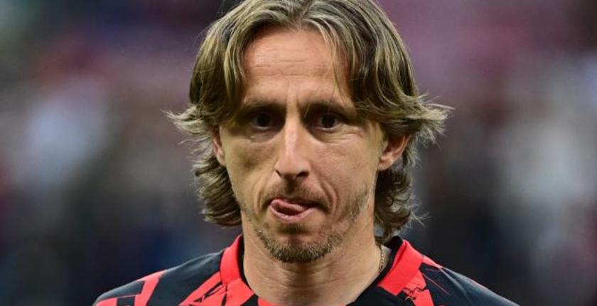 رسميا.. ميلان يجدد عقد لوكا مودريتش لموسم إضافي