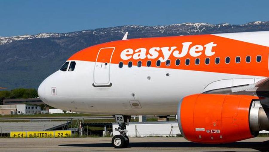 ההכנסות של EasyJet ירדו ב-70% בעקבות הסכסוך במזרח התיכון ועלויות הדלק