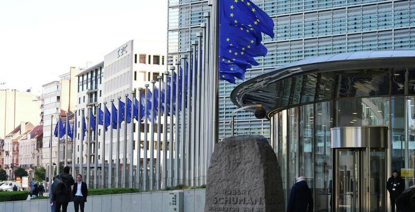 AB, Rus LNG sevkiyatlarına üçüncü ülkelere bir yıl daha izin verebilir