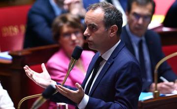 Il governo francese rimuove diversi membri dello staff ministeriale dopo test antidroga positivi