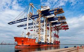 Nador West Med renforce ses capacités avec l’arrivée de deux nouvelles grues portiques