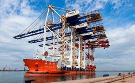 Nador West Med renforce ses capacités avec l’arrivée de deux nouvelles grues portiques