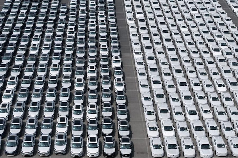 US Senate advances bill targeting Chinese automakers and foreign ownership risks