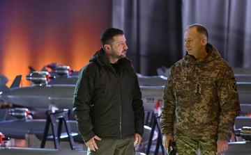 Ukraine : Volodymyr Zelensky remanie le commandement militaire dans un contexte de guerre et de fortes tensions