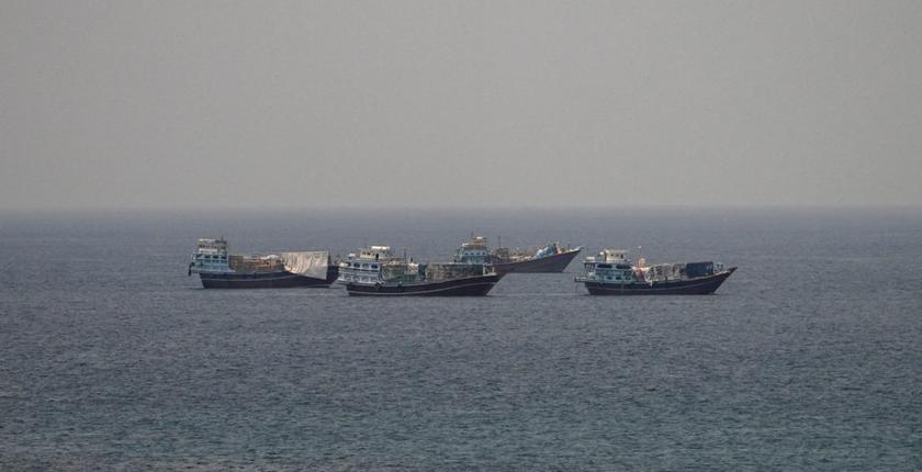 ONU alerta sobre a crescente crise humanitária enquanto milhares de marinheiros permanecem presos no Estreito de Ormuz