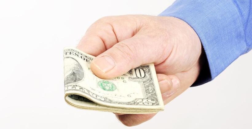 Dólar cai nos mercados globais com a pausa dos ataques dos EUA ao Irã