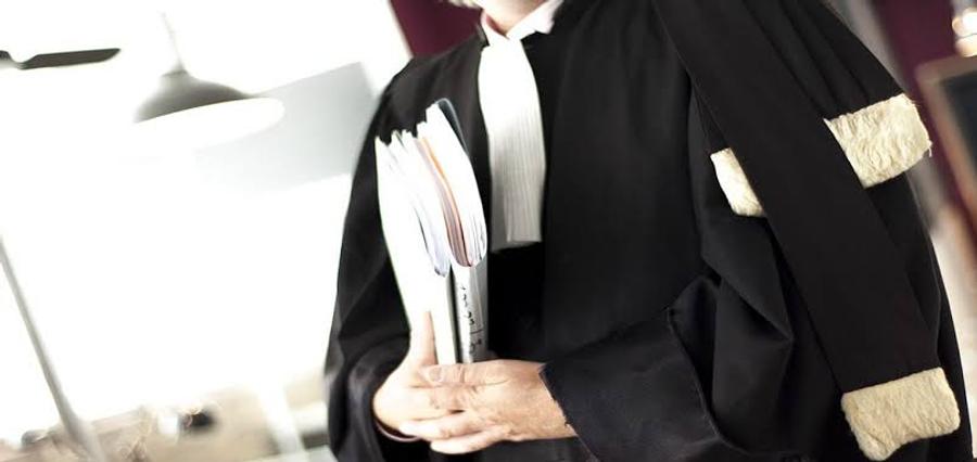 إدانة جزائرية انتحلت صفة محامية بالحبس والغرامة