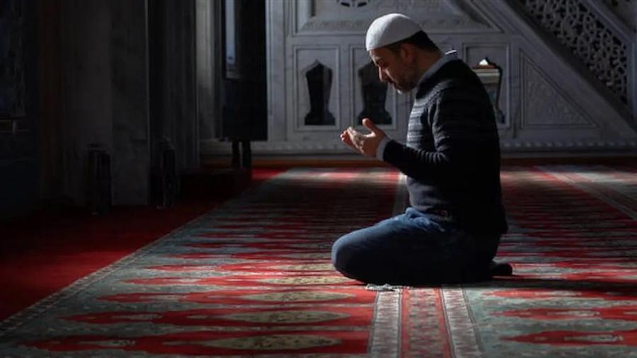 أثر الصلاة في تهذيب السلوك الإنساني