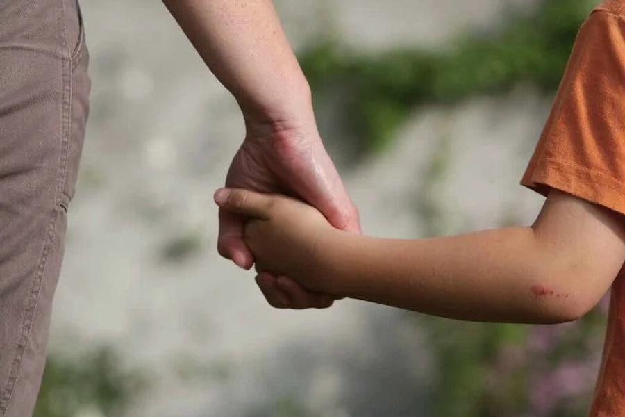 اختفاء الأطفال يجر الوزيرة  بن يحيى إلى البرلمان