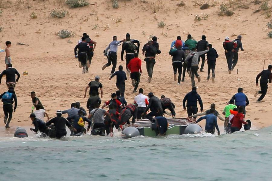 حقوقيون يحذرون من تفاقم مأساة الهجرة إلى سبتة