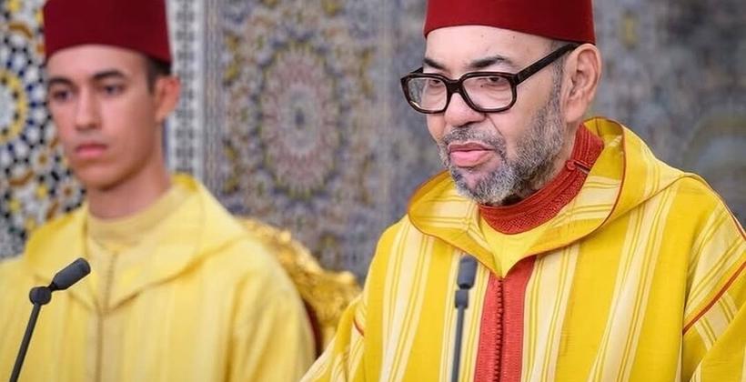 Thronfolger Moulay El Hassan zieht während der Thronrede Marokkos die Aufmerksamkeit auf sich