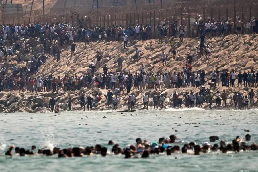 بسبب موجة الهجرة.. مطاعم ومحلات بدون عمال في مدن الشمال